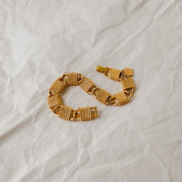 Anne Klein Lion Gold Tone Chunky Textured Rope Weave Square Link Chain Bracelet - Picture 3 of 12